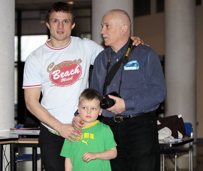 Maciek Lutomski z Trenerem Piotrem Głuszykiem i Krysztofem Wilkomirskim