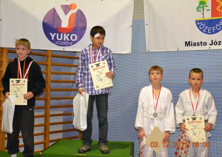 Rocznik 2001/2002, kat. 32,5 kg.