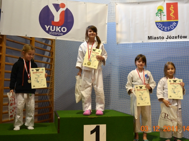 Rocznik 2003/+, dziewczynki kat 27 kg.